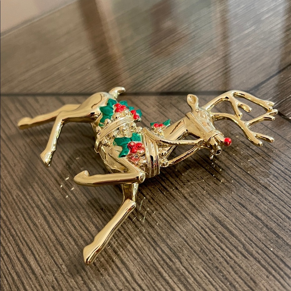 Large Vintage Gold-tone Reindeer with Holly Accents Brooch Holiday Pin - Picture 6 of 15